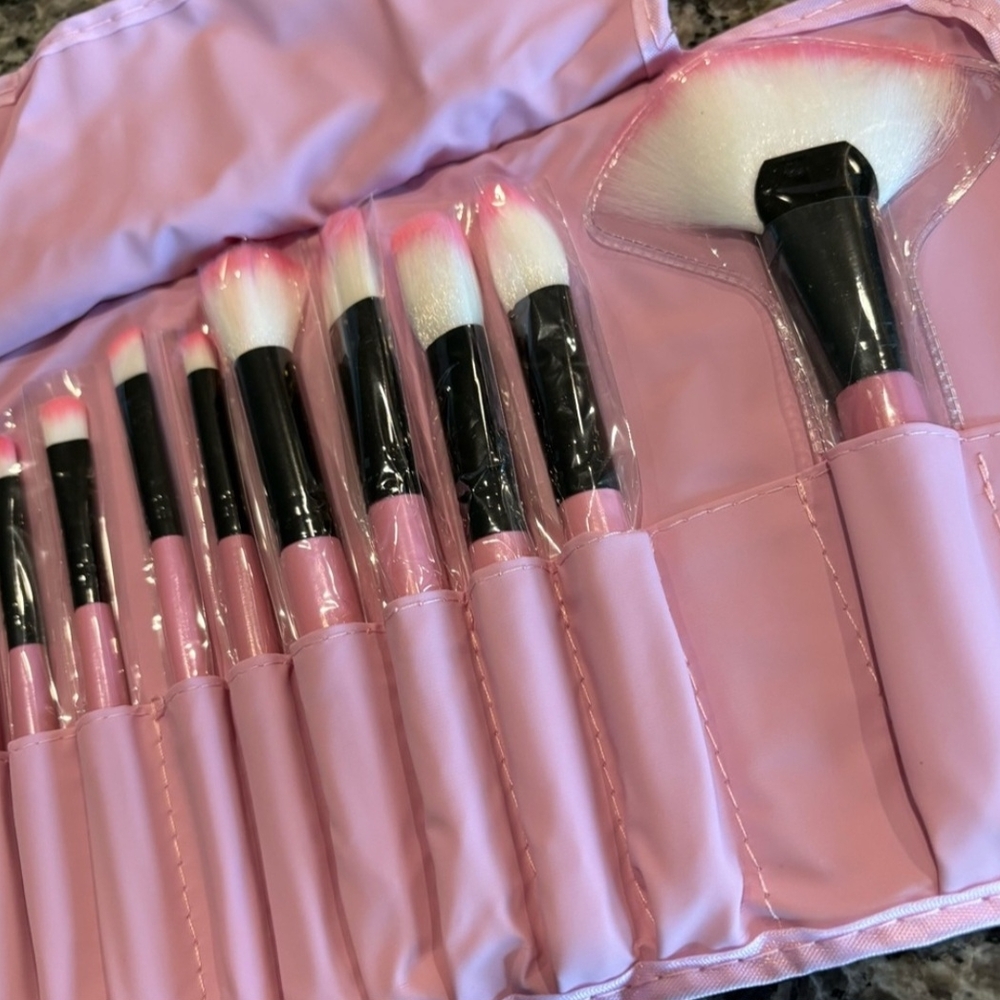 32 Piece Professional Makeup Brush Set with Storage Case Pouch (NWT) - Picture 4 of 12
